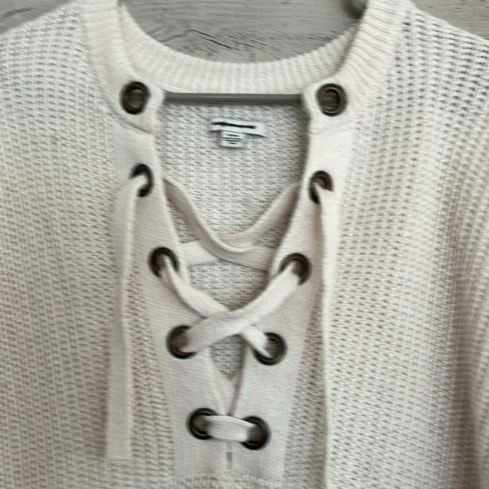 American Eagle women’s sweater. Size small - Picture 3 of 4